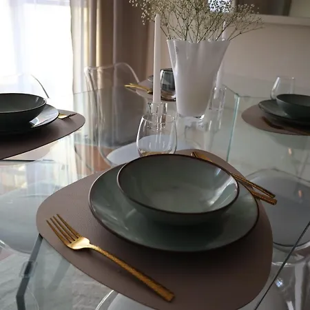 Vienna Gate Apartment, Free Parking アパート *